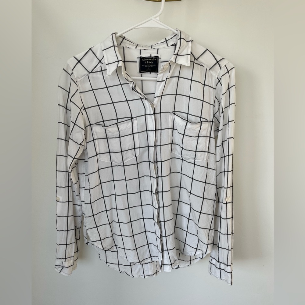 Abercrombie and Finch White and Black Plaid Button Down top